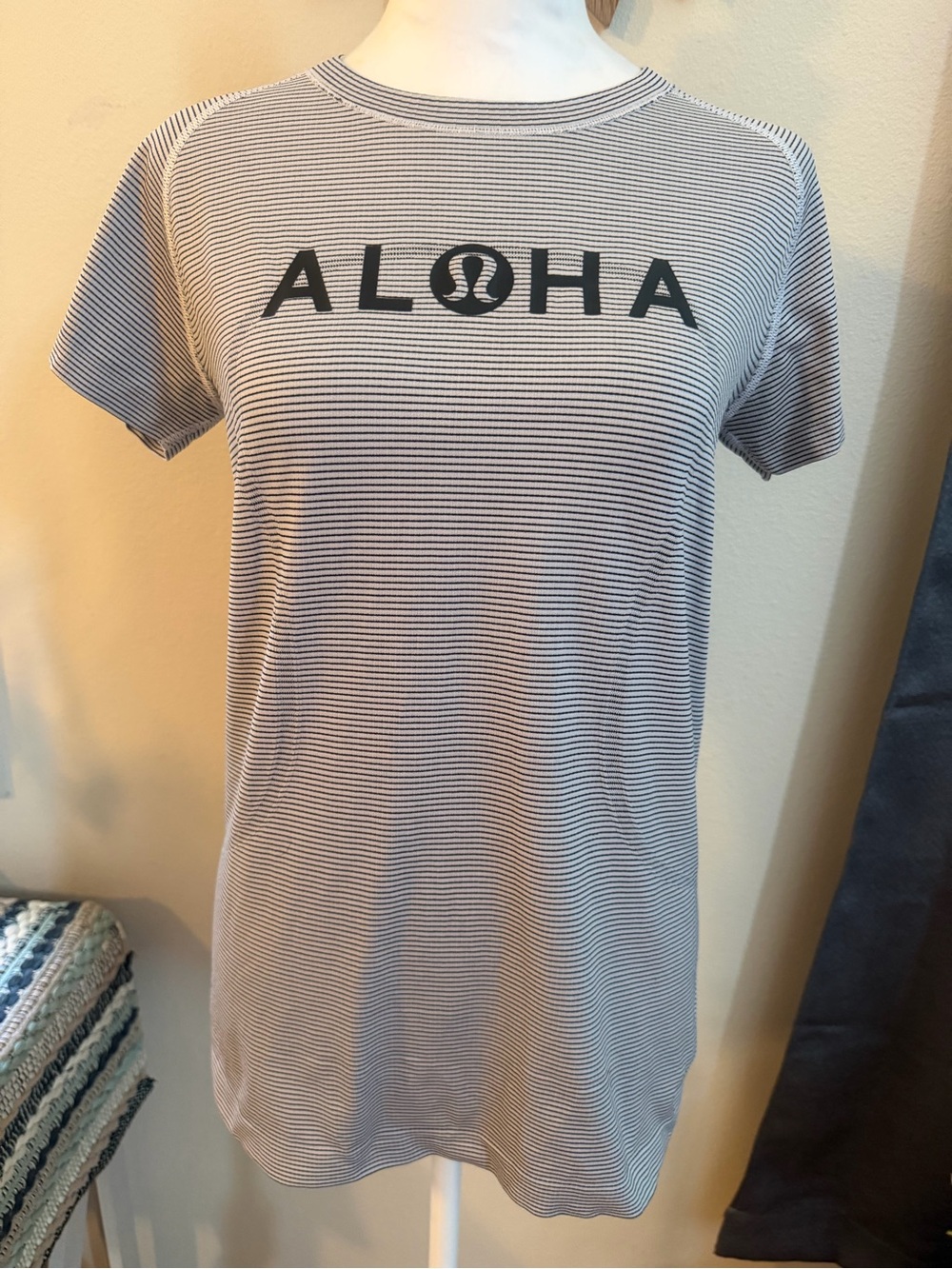 🌺 RARE Lululemon ALOHA Striped Run Swiftly 10